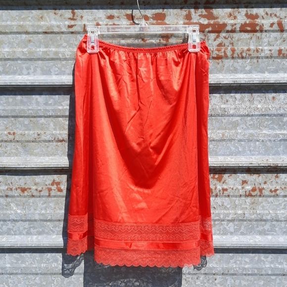 Vintage Silky Flowy Red Vanity Fair Scalloped Lace A-line Skirt Slip - Picture 11 of 14